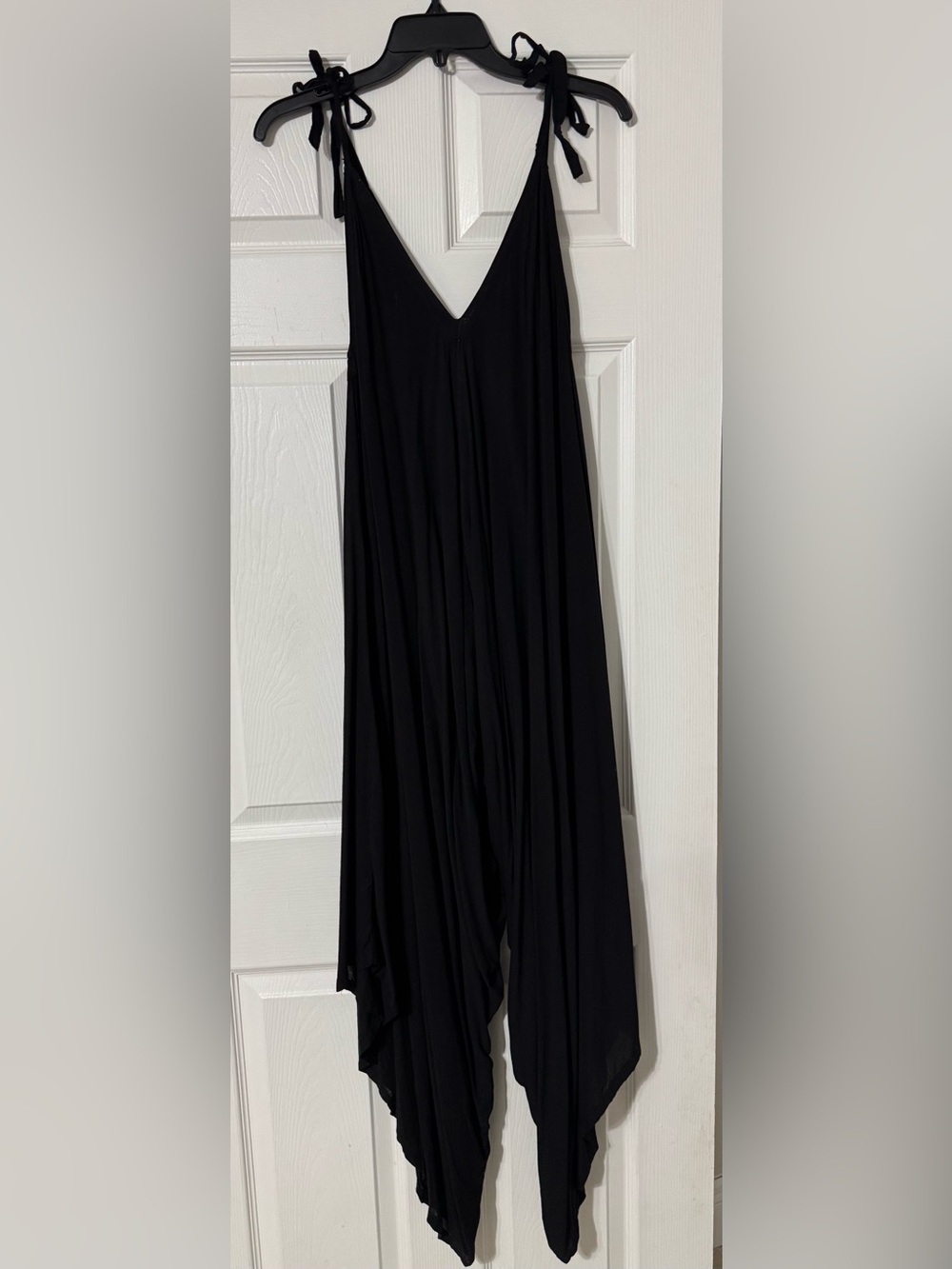 Women’s Sleeveless Black Tie-Shoulder Jumpsuit
